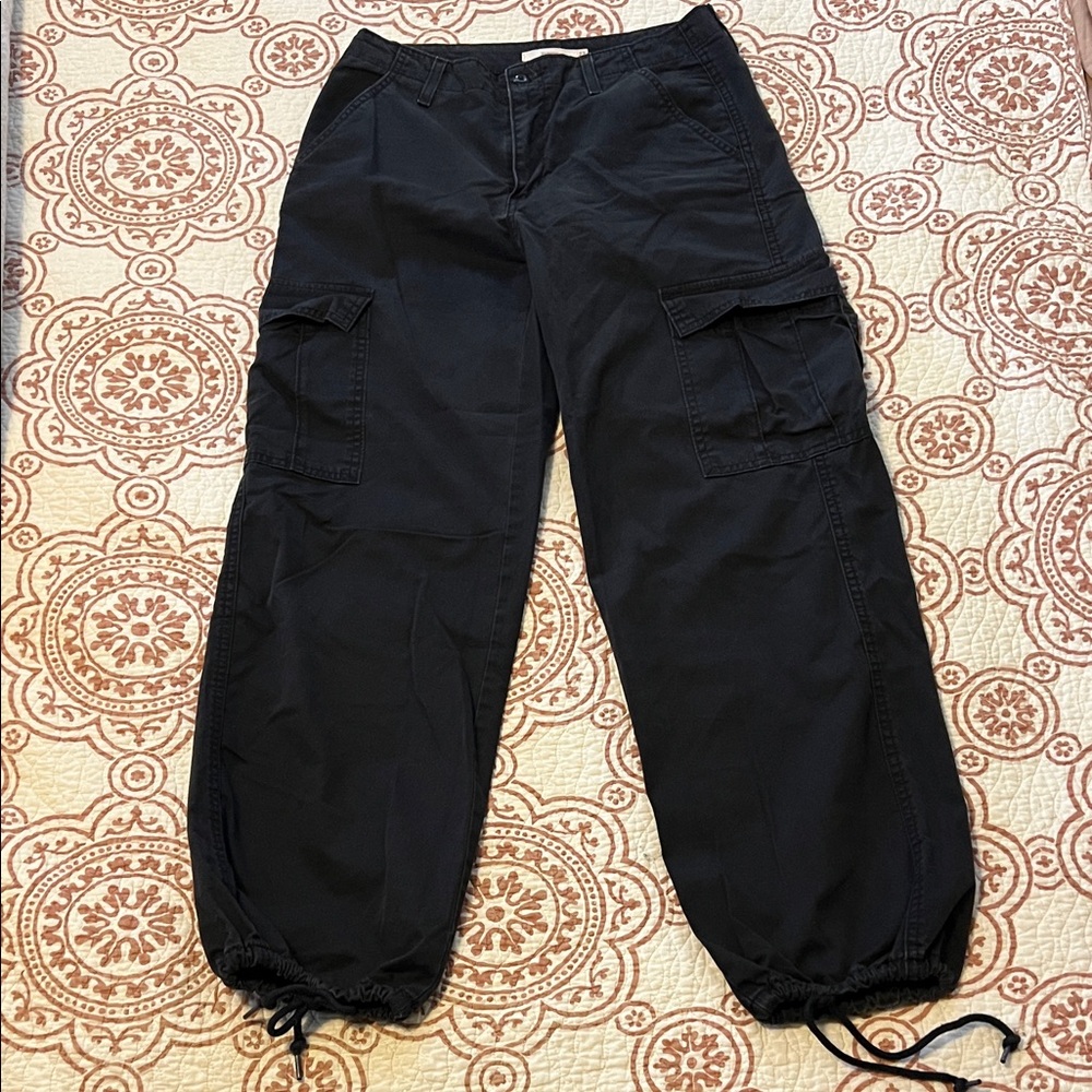 Levi's Black Cargo Pants size 27 Cinch Bottom Legs, Pockets